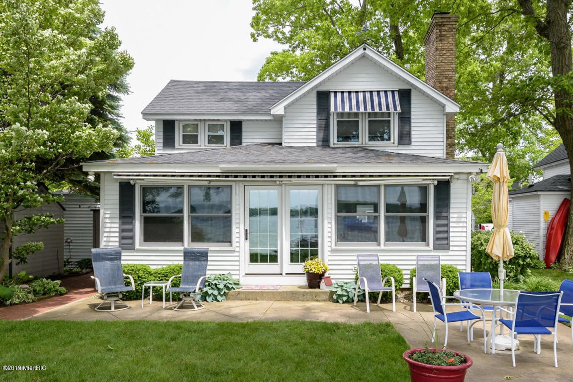 Primary Photo - 2032 Midlake Dr