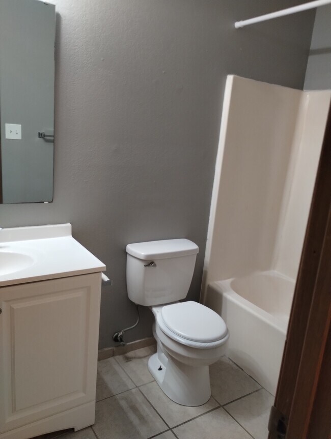 Foto del edificio - 303 Cedarview Ct
