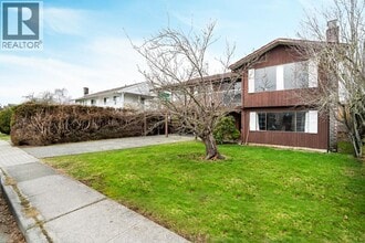 Building Photo - 8411 Rideau Dr