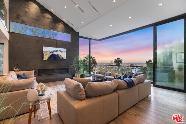 Foto del edificio - 8514 Franklin Ave