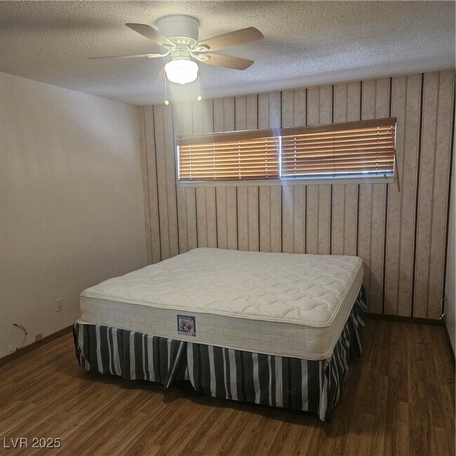 Foto del edificio - 350 E Desert Inn Rd