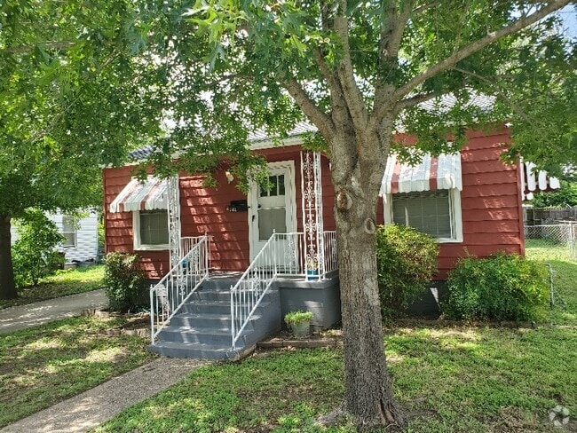 Building Photo - 7404 Arlie Ave