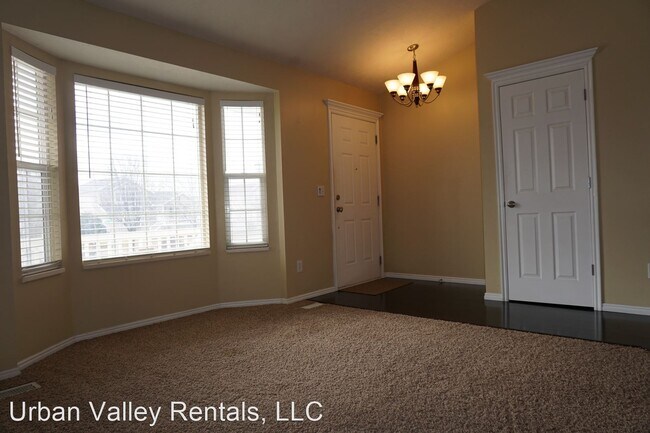 Building Photo - 5 br, 2.5 bath House - 326 W. 13165 S.