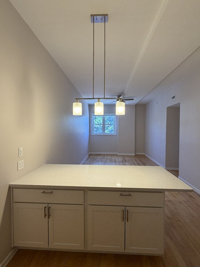 Building Photo - 203 W Caracas Ave