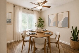 Building Photo - Quail Hollow Apartment Homes