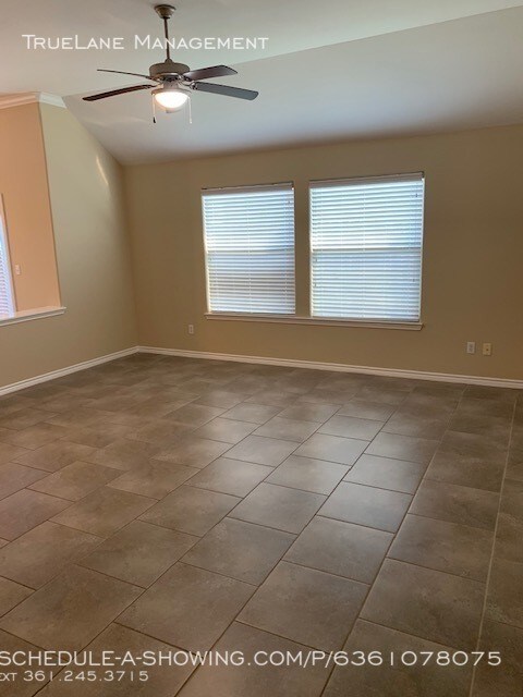 Building Photo - 3913 Los Arroyos Dr