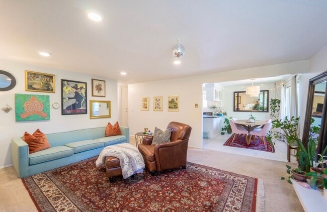 Foto del edificio - 5701 17th Ave NW