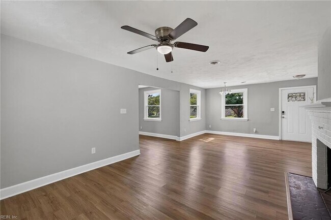 Building Photo - 31 Greenbrier Rd