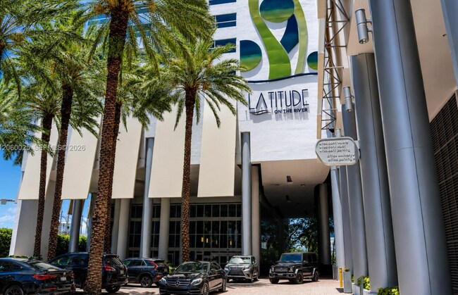 Foto del edificio - 185 SW 7th St
