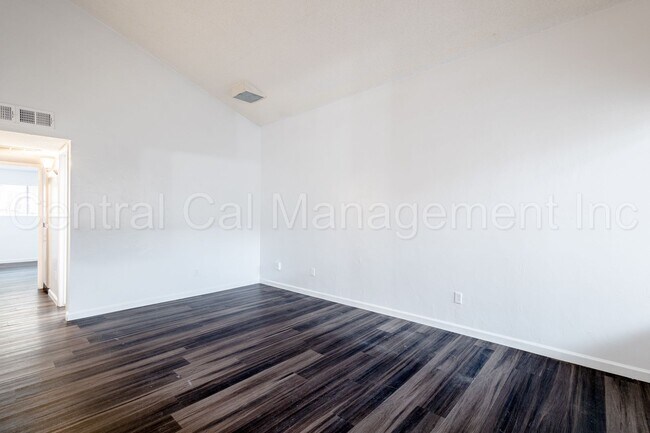 Foto del edificio - 4308 Parkwood Ct