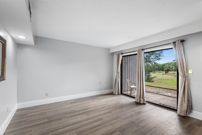 Building Photo - 5062 Sherwood Ln