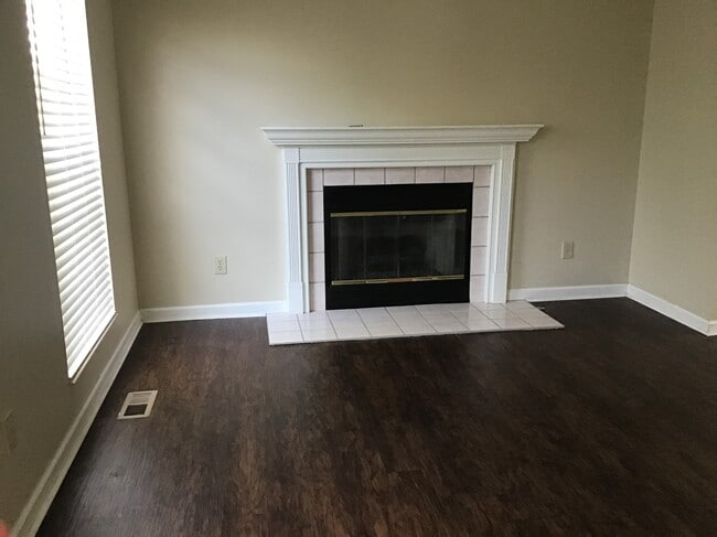Building Photo - 7366 Murrayfield Dr