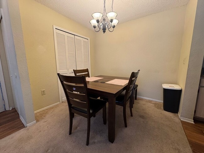 Foto del edificio - Modern 2-Bed/2-Bath Condo in Gated Communi...