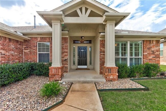 Photo - 713 Heather Wood Dr House