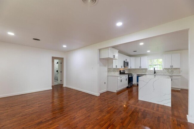 Foto del edificio - 2203 W Lang St