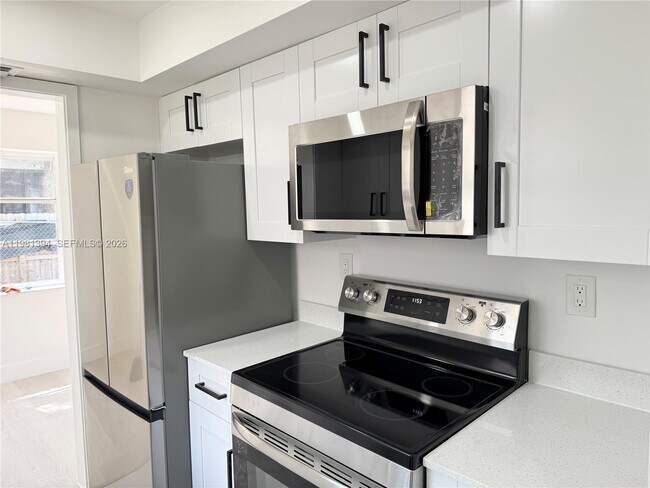 Foto del edificio - 890 SW 28th St