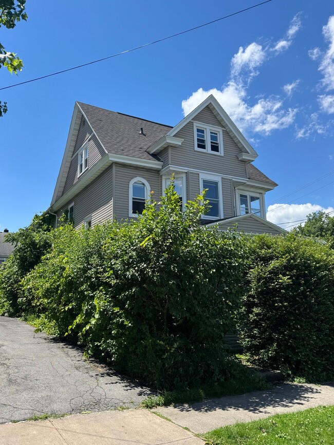 Building Photo - 300 S Lowell Ave