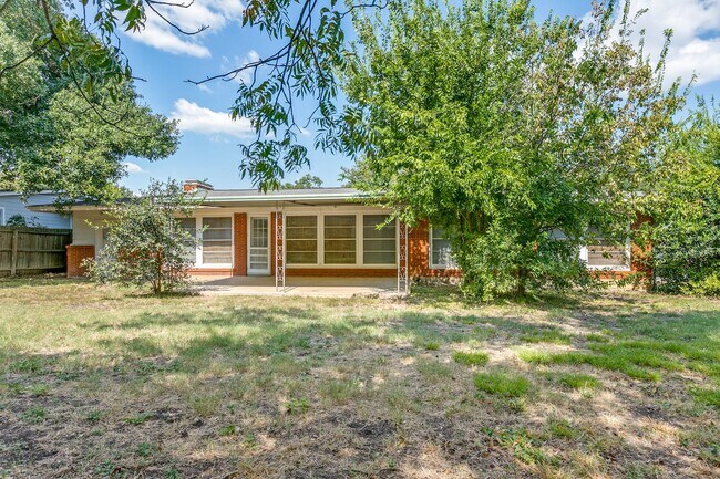 Building Photo - 3-BEDROOM IN NORTHRIDGE, ALAMO HEIGHTS ISD