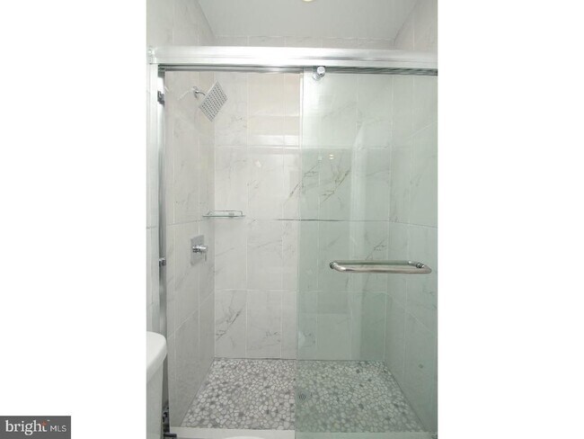 Foto del edificio - 2564 Frankford Ave