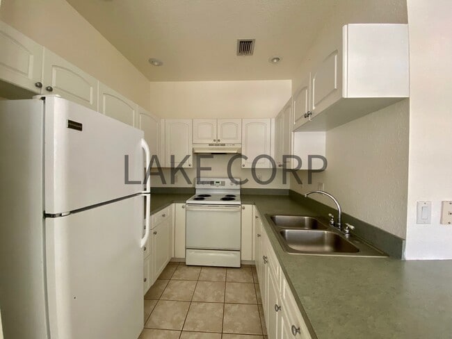 Building Photo - 2800 FL-17