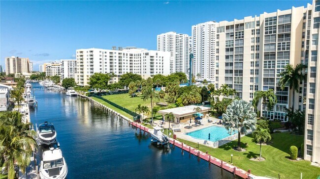 Foto del edificio - 1391 S Ocean Blvd