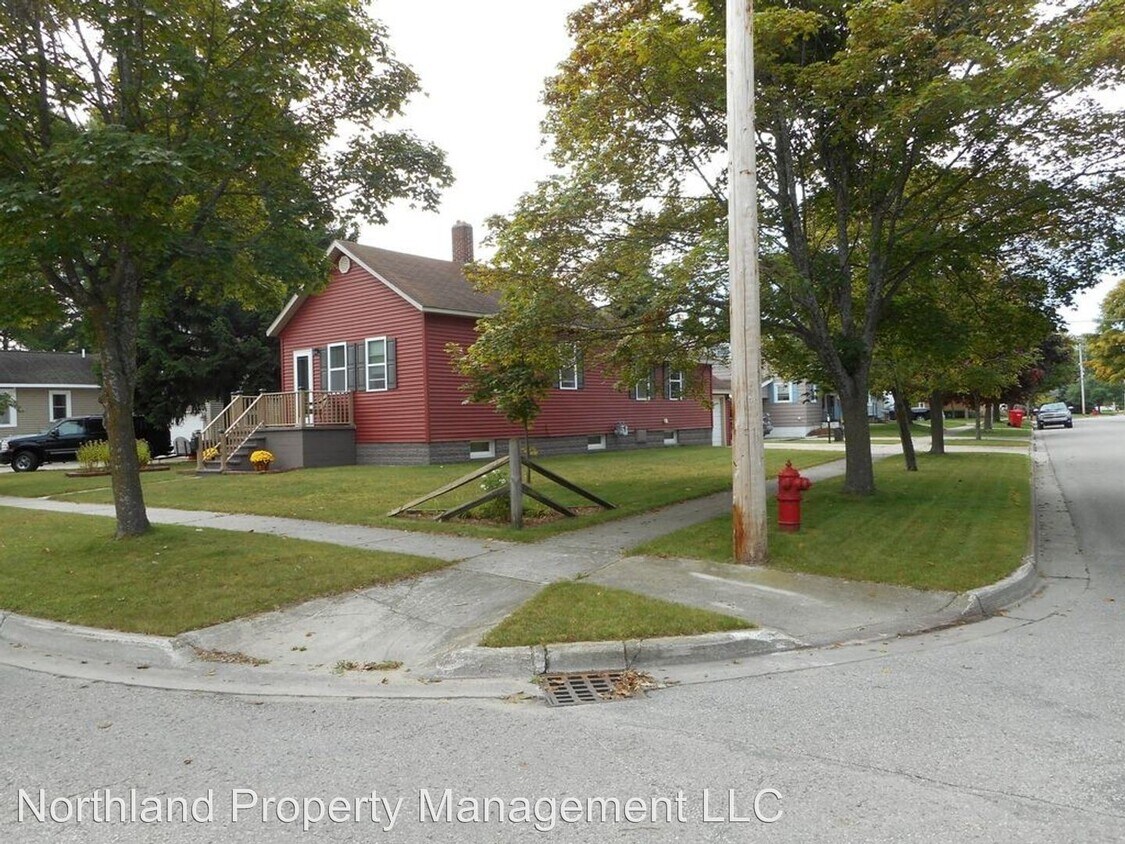Foto principal - 3 br, 1 bath House - 300 E. Crapo Street
