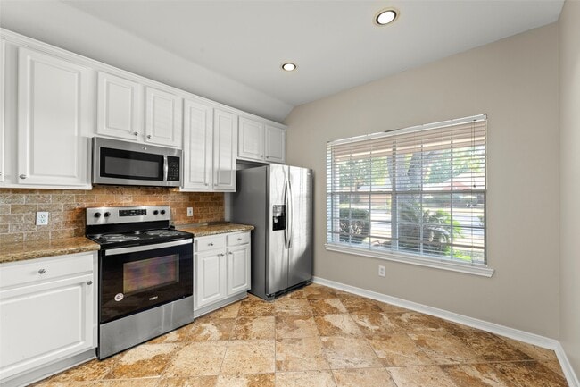 Foto del edificio - 1718 Charlton Oaks Ct