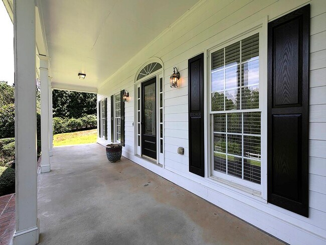 Building Photo - 255 Henson Way