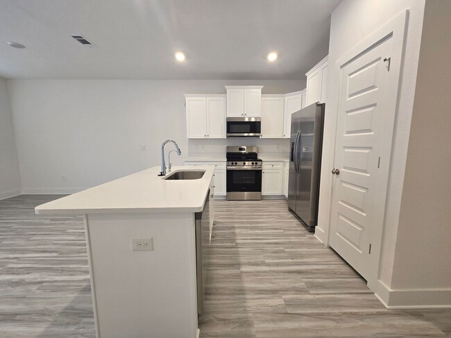 Building Photo - 396 Salt Creek Lane