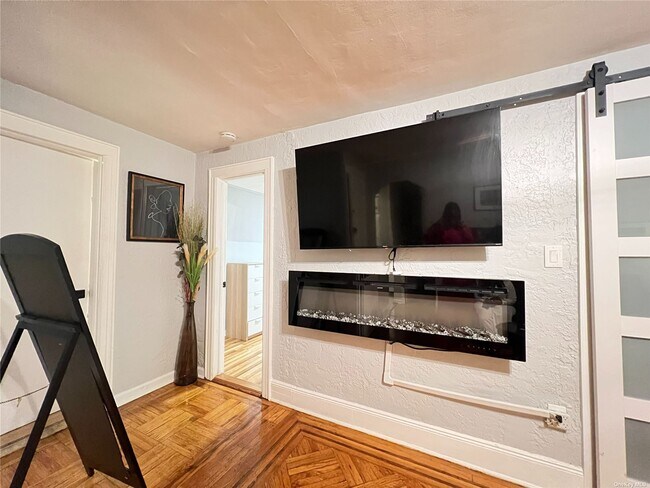 Foto del edificio - 187-01 Williamson Ave