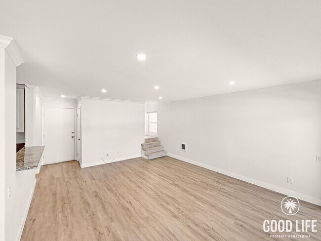 Building Photo - Beautifully Updated 2B 1.5BA Condo w/ Reserved Parking!