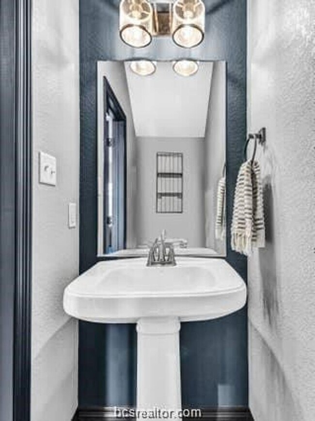 Foto del edificio - 1451 Associates Ave