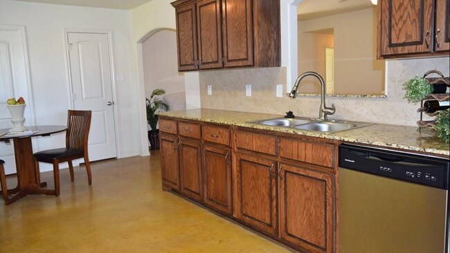 Building Photo - 2711 Tara Dr