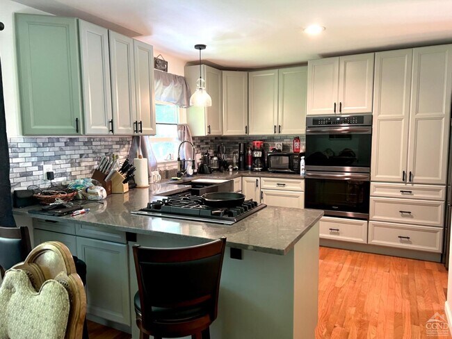 Building Photo - 71 Westview Dr
