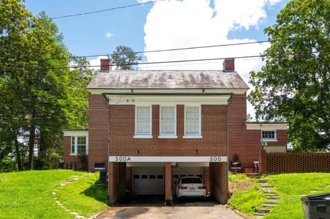 Building Photo - 500a N Thomas Rd