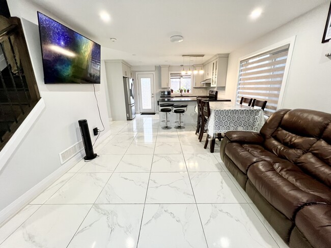 Building Photo - 59 Churchill St