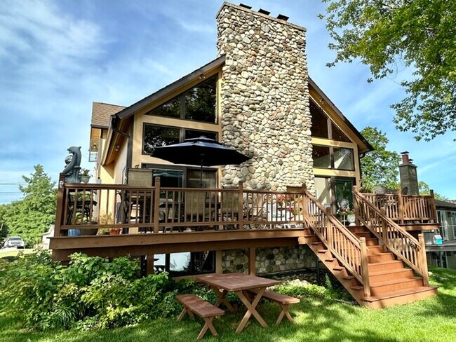 Foto del edificio - 4106 W Lake Shore Dr