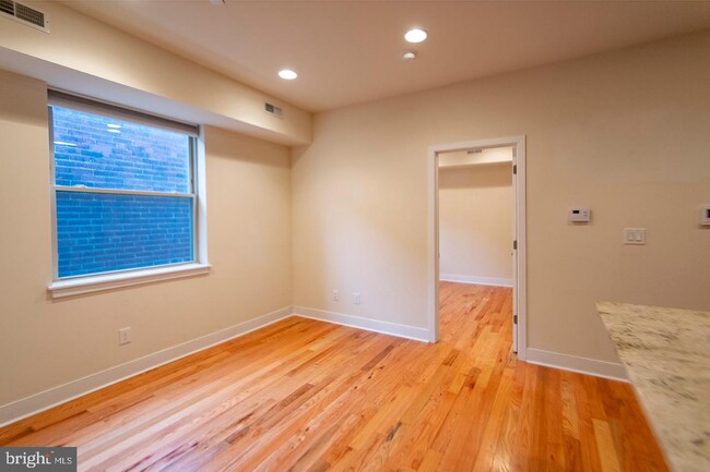 Building Photo - 1242 Point Breeze Ave