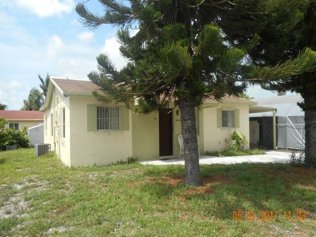 Building Photo - 2685 NW 24th Ct