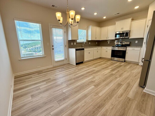 Building Photo - Luxury Townhome with Great Views
