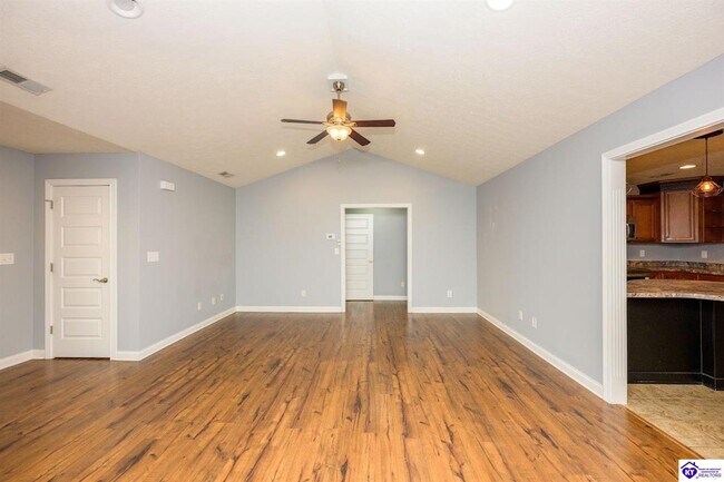 Foto del edificio - 100 Radford Ct