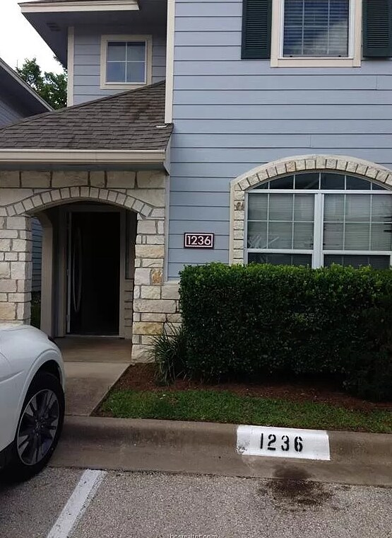 1236 Canyon Creek Cir, College Station, TX 77840 Townhome Rentals in