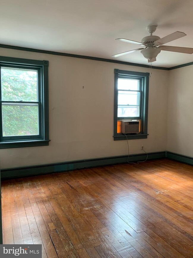Building Photo - 1415 Riverview Ave