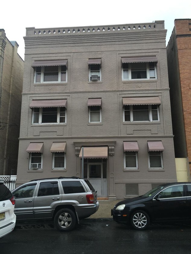 Foto principal - 111 Baldwin Ave