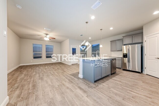 Building Photo - REDUCED!