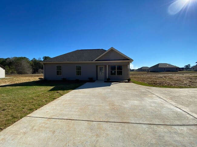 Building Photo - Home for Rent in Talladega, AL... COMING S...