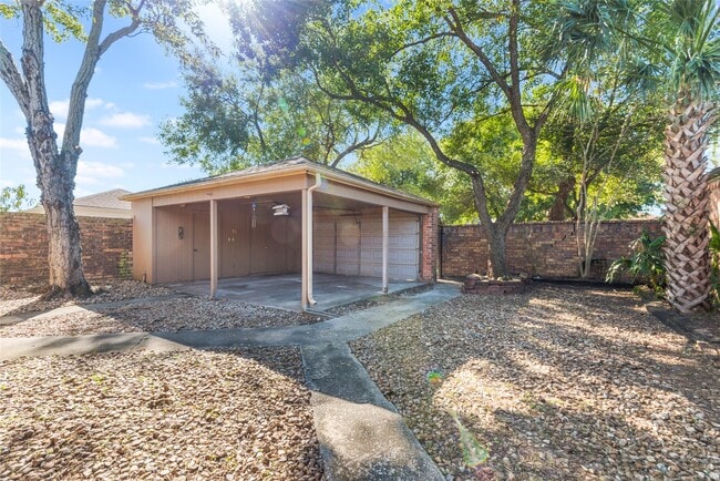 Foto del edificio - 8915 Beau Monde Dr