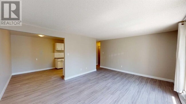 Building Photo - 9807-108 108 Ave