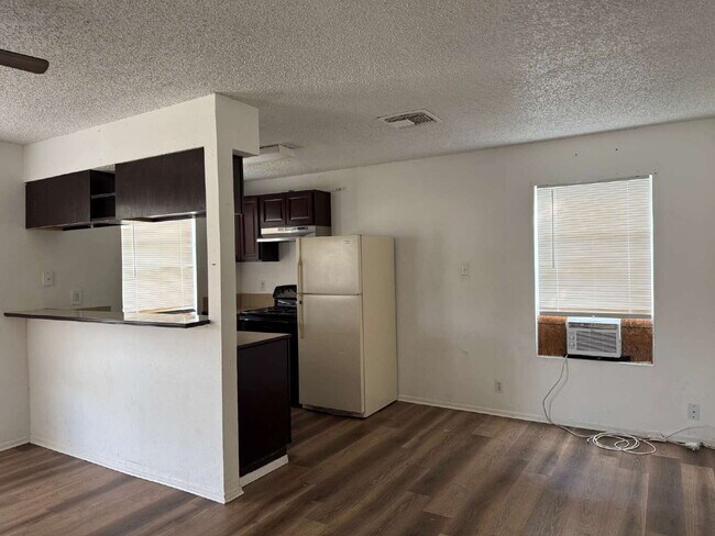 Foto del edificio - Two Bedroom Charmer with Washer & Dryer In...