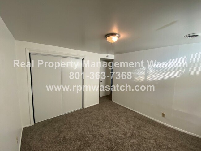 Foto del edificio - 448 Penney Ave S